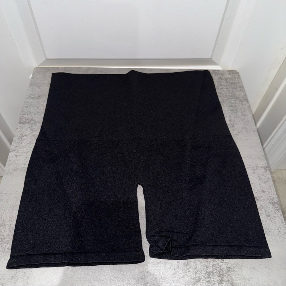 Seamless Apparel One Size - Black - Picture 3 of 5